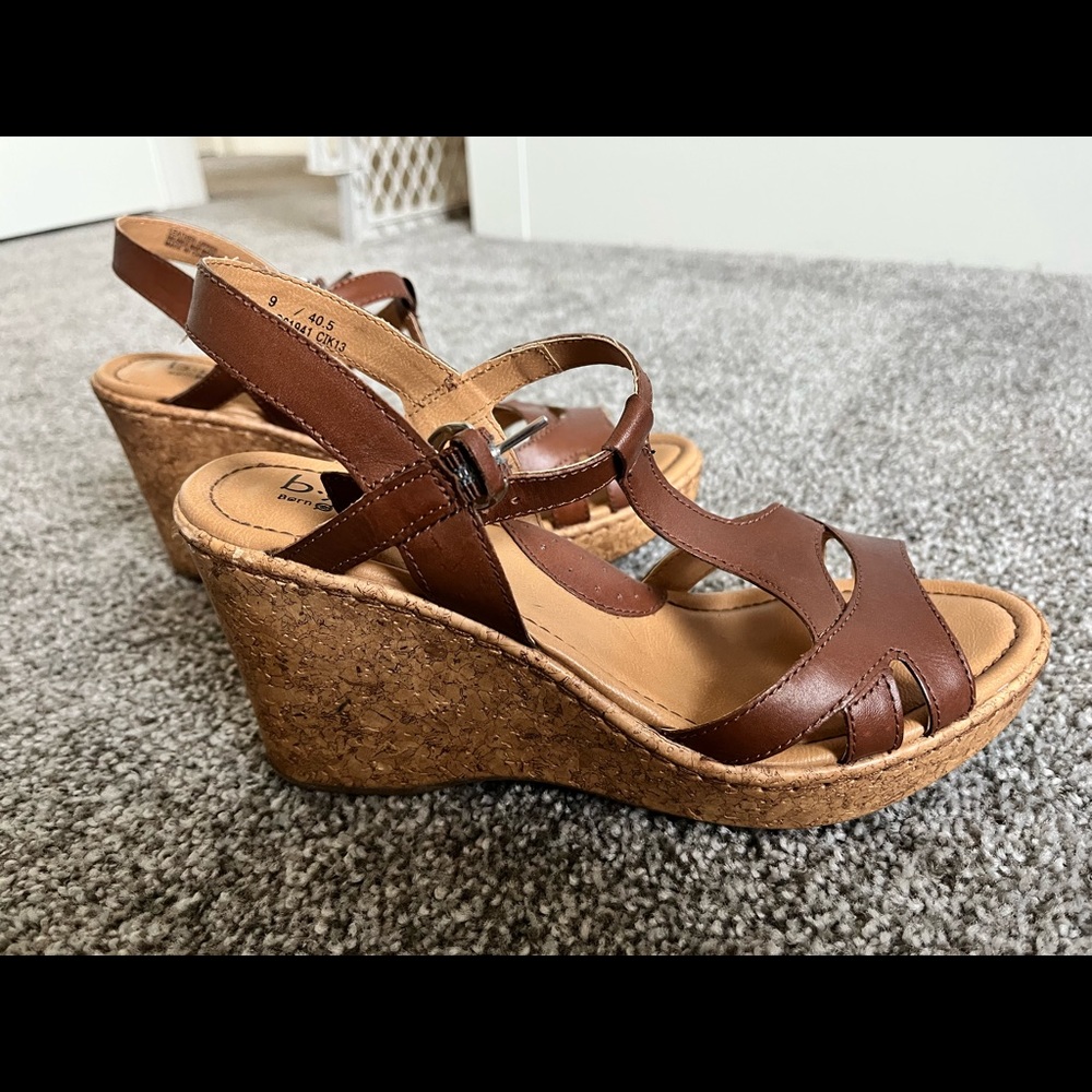 Brown cork wedges